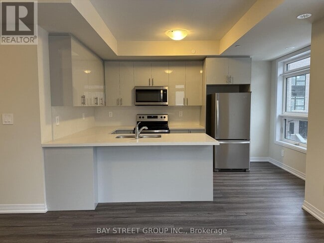 Photo - 1585 Rose Way