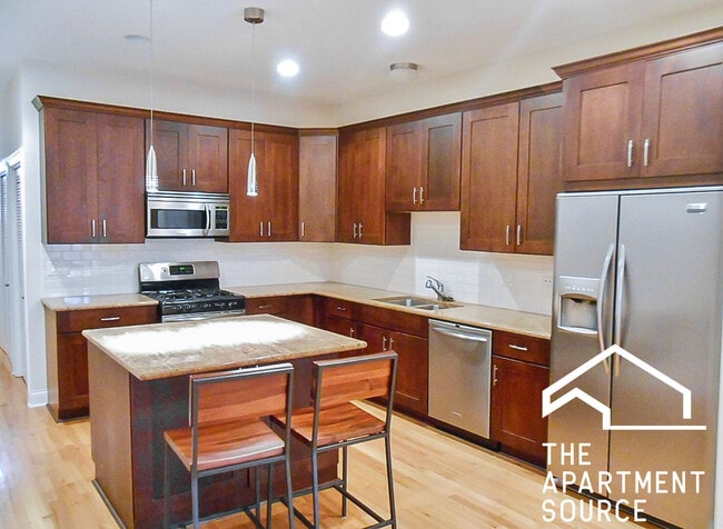 Building Photo - 1401 W Altgeld St Unit 2 Rental