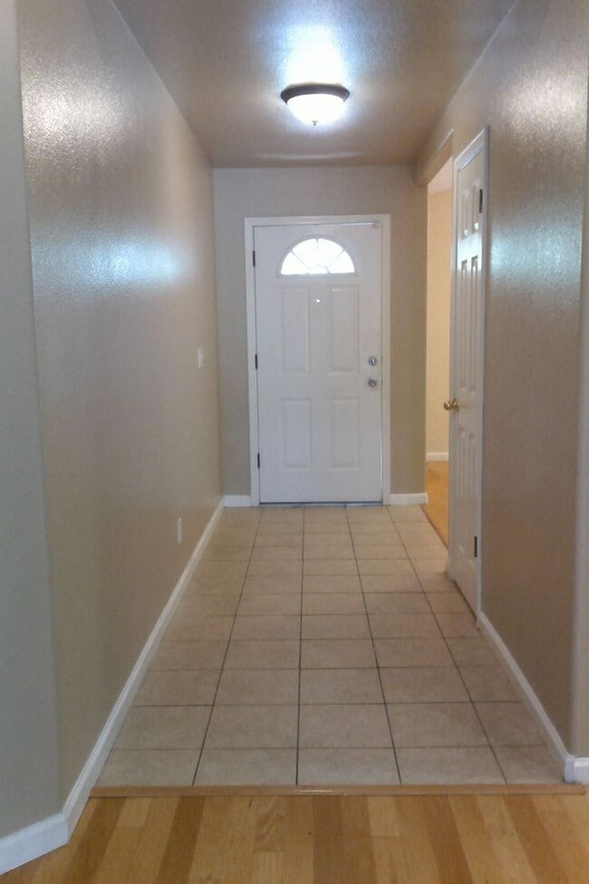 Photo - 2059 E Lexington Ave