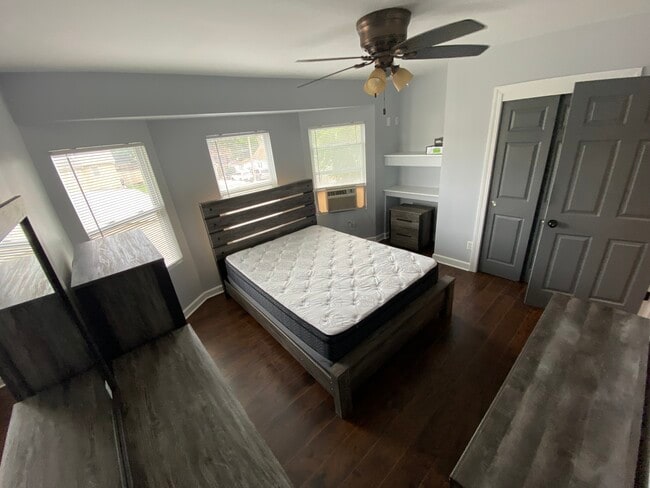 Room 1 - 2454 S 17th St Unit 2nd Floor