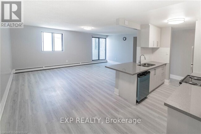 Photo - 4422 Huron St