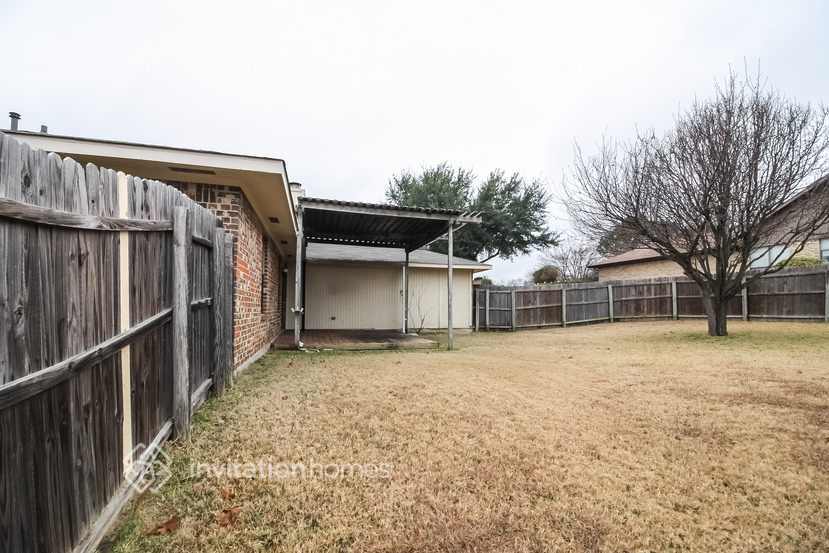 Photo - 301 Overland Dr