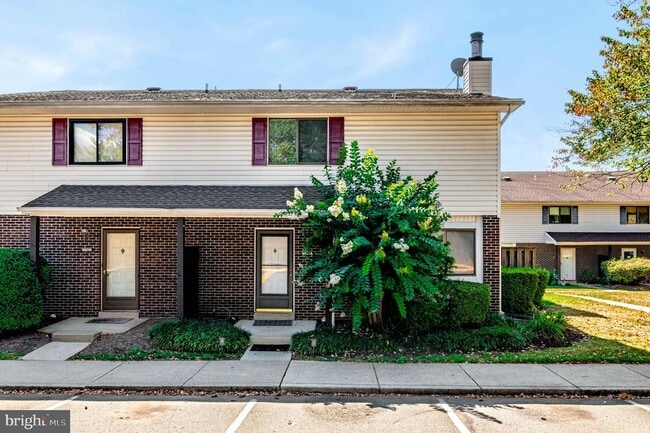 Building Photo - 9021 Sandalwood Dr Rental