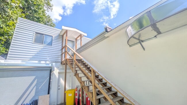 Building Photo - 46909 Yale Rd Unit B