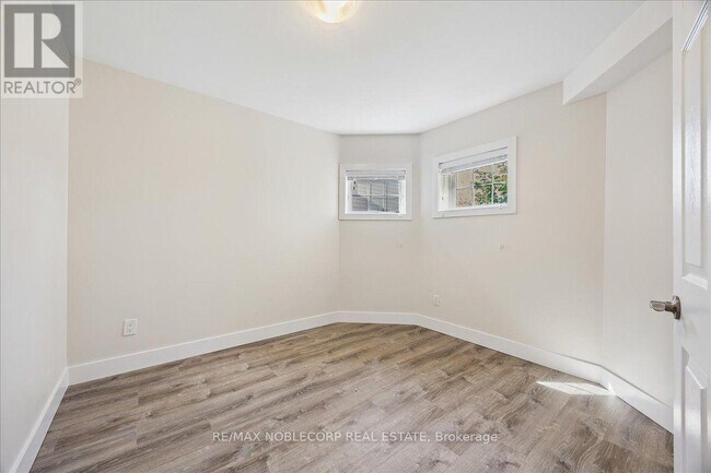 Photo - 210 Dunsmore Ln