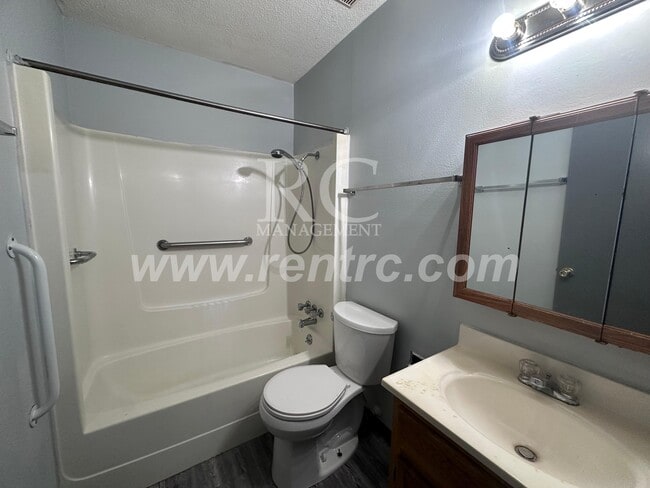Photo - 1005-8 Oak-