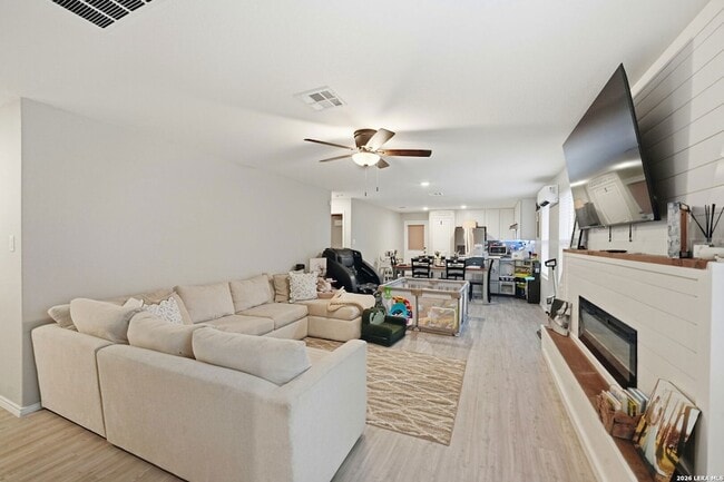 Photo - 140 Maverick Cv