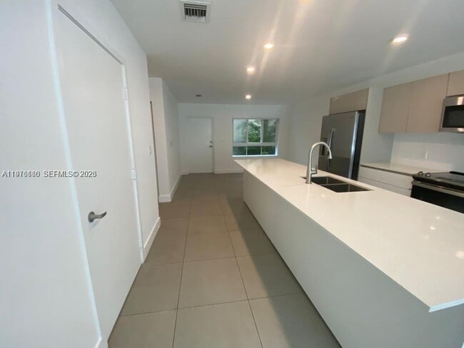 Photo - 2561 NE 193rd St