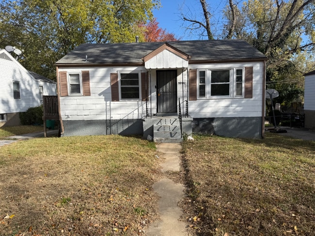 Building Photo - 10112 Cloverdale Dr