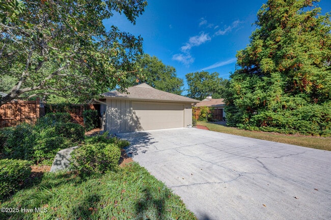 Photo - 1205 2 Mile Cir W