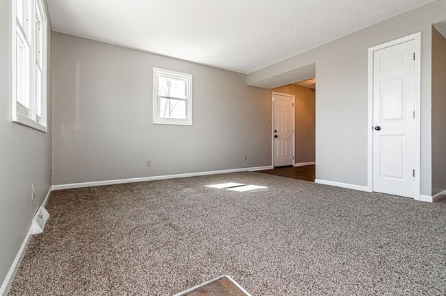 1369 Parkside Dr