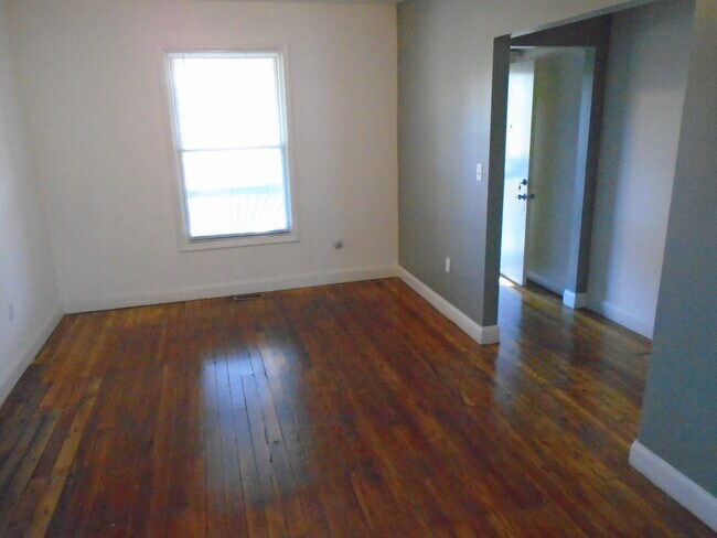 Photo - 253 Custer St