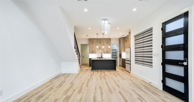 Photo - 2318 Arroyo Ave