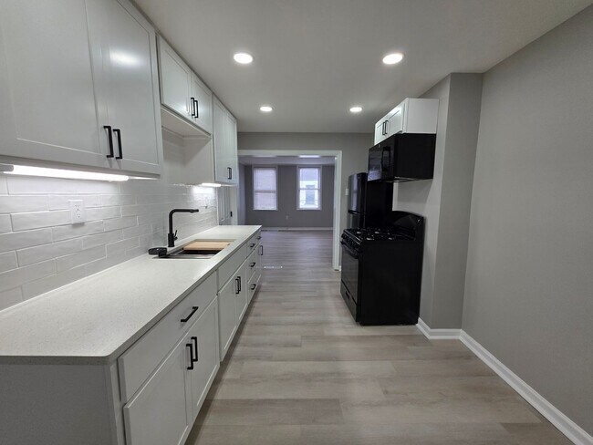 Photo - Newly Updated 3 bedroom 1 bathroom Apartment for Rent!