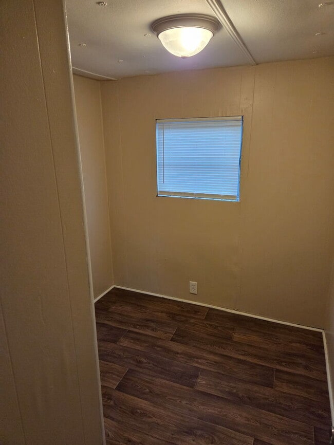 Photo - 2827 Friendly Ln