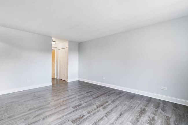 Photo - 6201 N Kenmore Ave