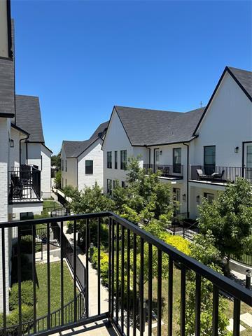 Photo - 128 Gdn Ct W