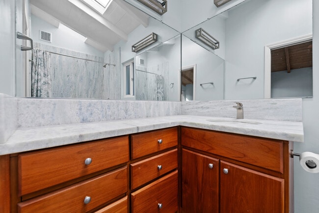 Photo - 425 Neptune Ave