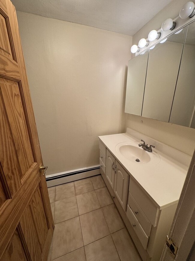 Photo - 1bed apartment in Watertown available in 9/1