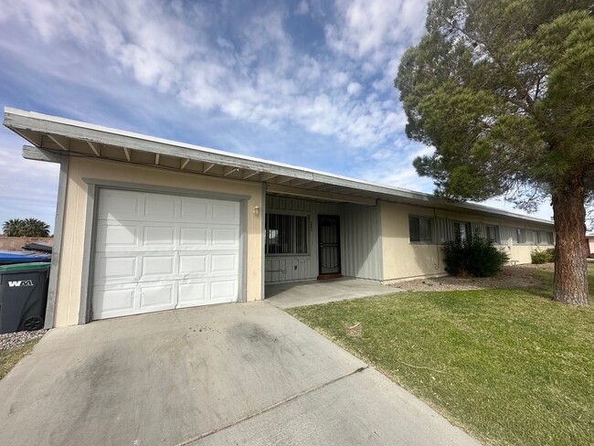 4 Bed/2 Bath Available Now! - 4 Bed/2 Bath Available Now! Casa