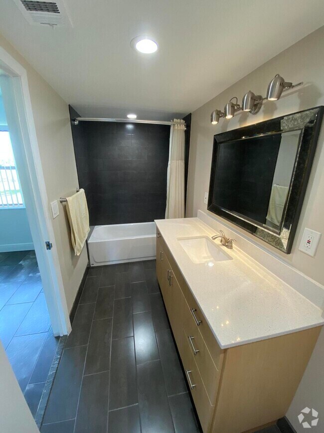 Building Photo - 9355 SW 8th St Unit 305 Rental