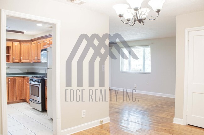 Photo - 135 E Derenne Ave