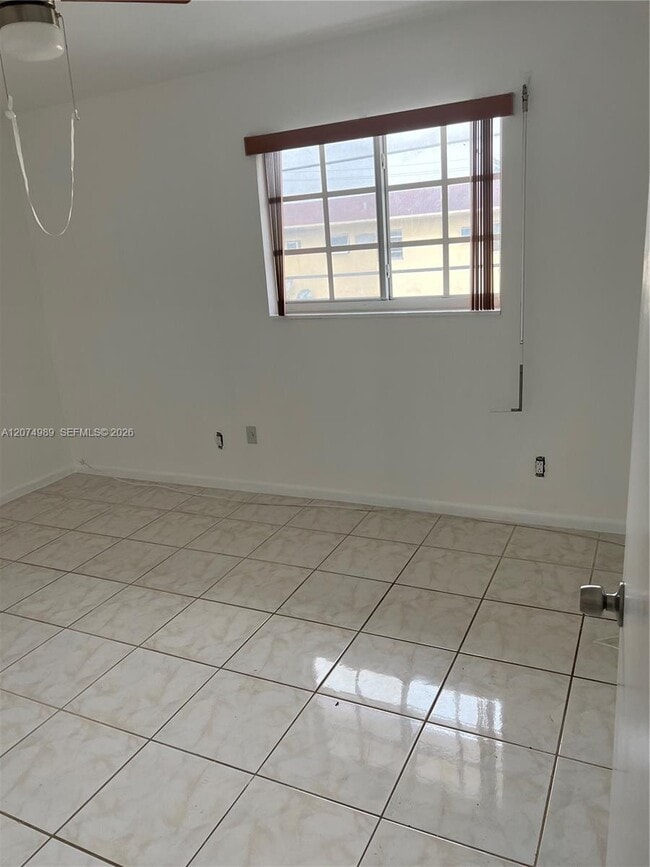 Photo - 627 W 68th St