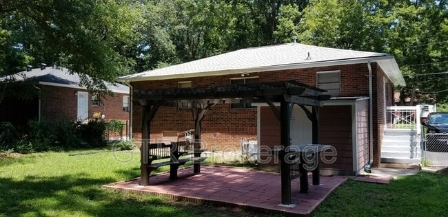 Photo - 1533 Alder Ln SW