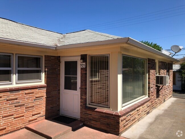 Building Photo - 905 W 10th St Unit 905 Rental