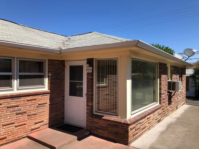 Photo - 905 W 10th St Townhome