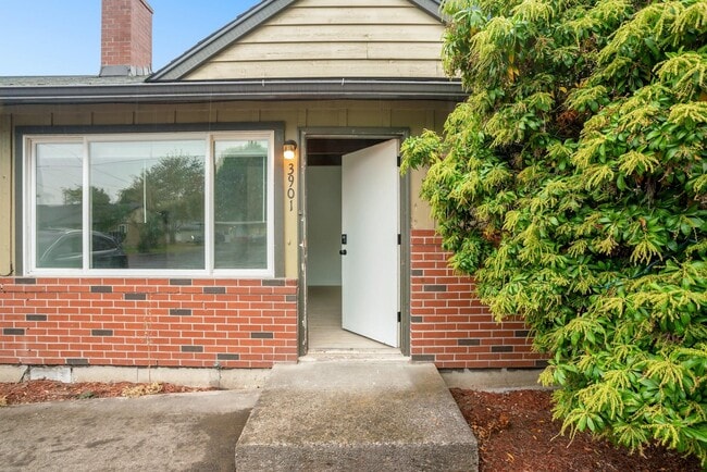 Photo - Cottonwood Court