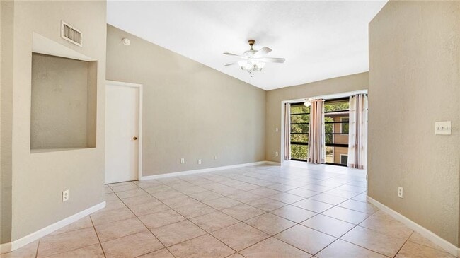 6019 Scotchwood Glen Unidad 204