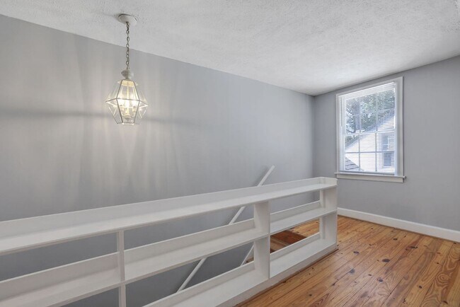 Photo - LOVELY 3/2 CASCADE HEIGHTS AREA