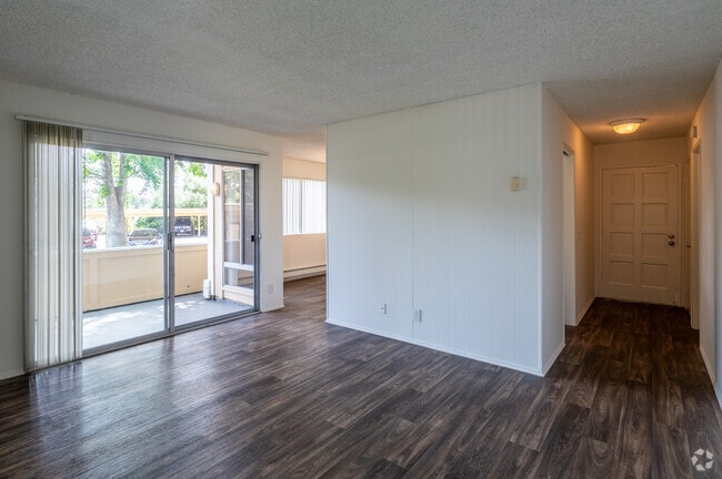 1BR, 1BA - 721SF