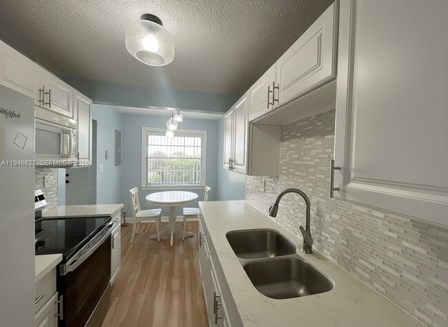 Building Photo - 3121 NW 47th Terrace Unit 416