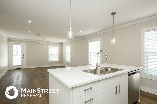 Photo - 2104 Belzise Terrace