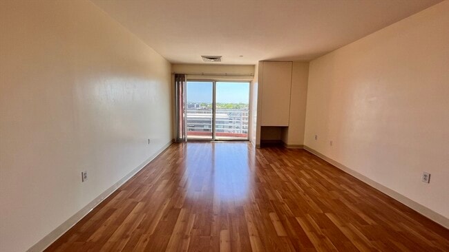 Photo - 100 W Squantum St Unidad 705 Rental