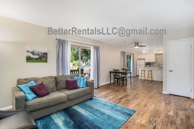 Building Photo - 636 Irish Dr