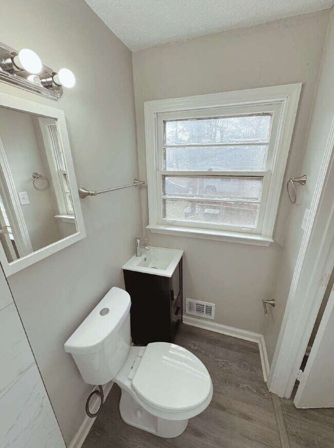 Photo - 2069 County Line Rd SW