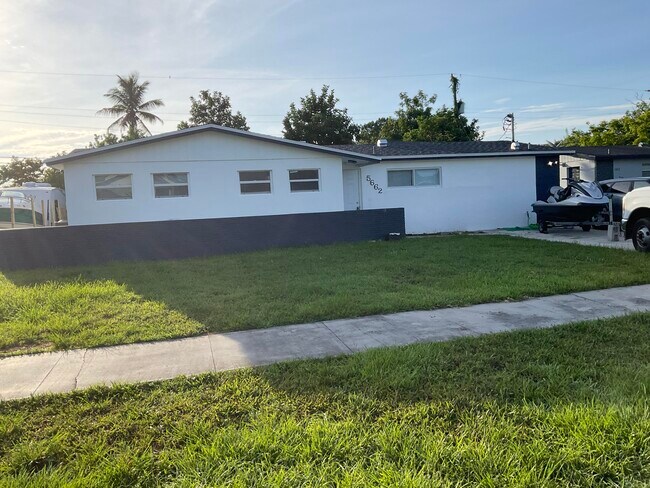 Photo - 5662 Parke Ave