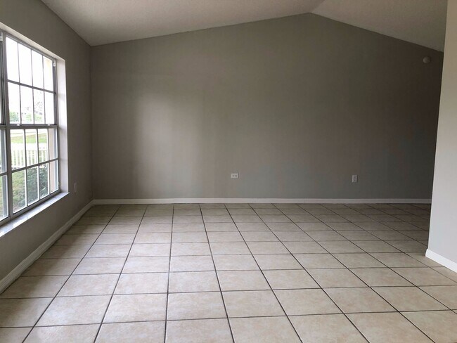 Photo - 3 Bed 2 Bath Home | Pet Friendly with Fenced Yard | Washer Dryer Hook Ups | Section 8 Welcome