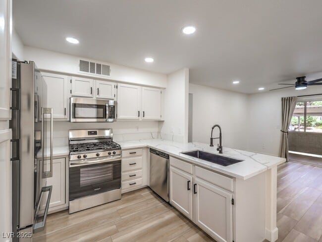Building Photo - 3425 E Russell Rd Unit 114 Rental
