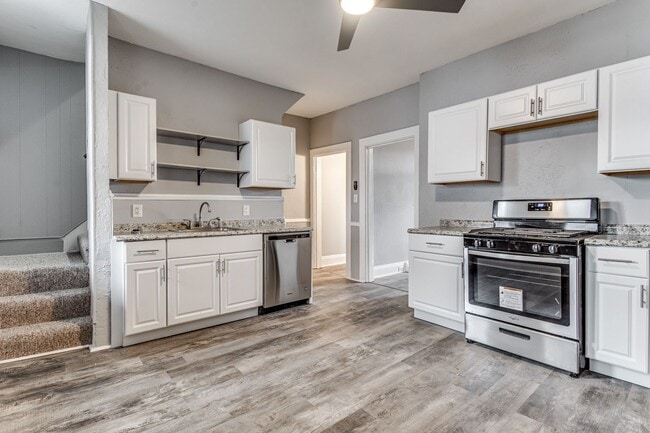 Photo - 2 Bedroom/1 Bath in Carrick - Available NOW!