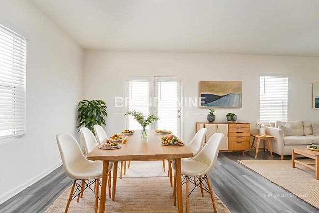 Photo - 34 Rowlett Pl