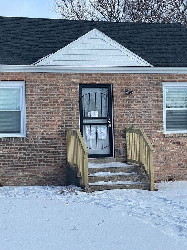 Building Photo - Brand New Remodeled Home