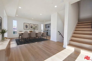Photo - 10801 Kling St