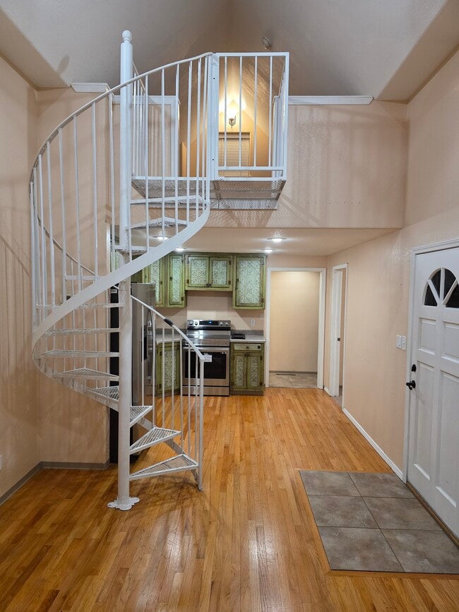 Building Photo - 212 Broadway Blvd SE Unit 3