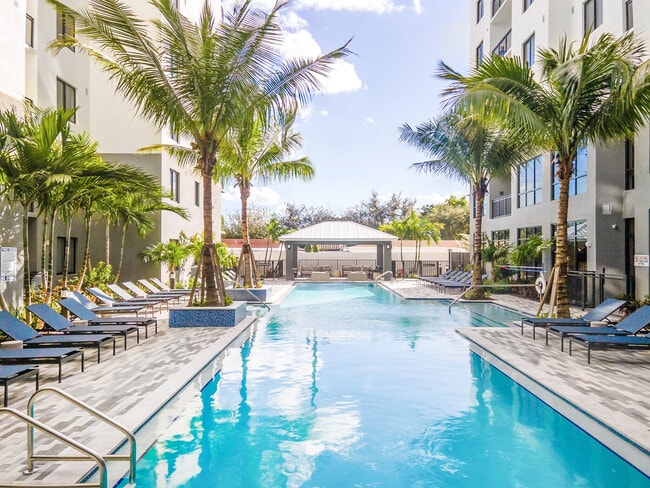Luxury Pool - The Upland at Hialeah Rental
