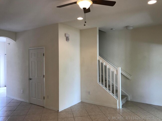 141 E Thatch Palm Cir