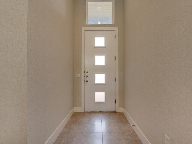 Photo - 305 Bridgeford Dr